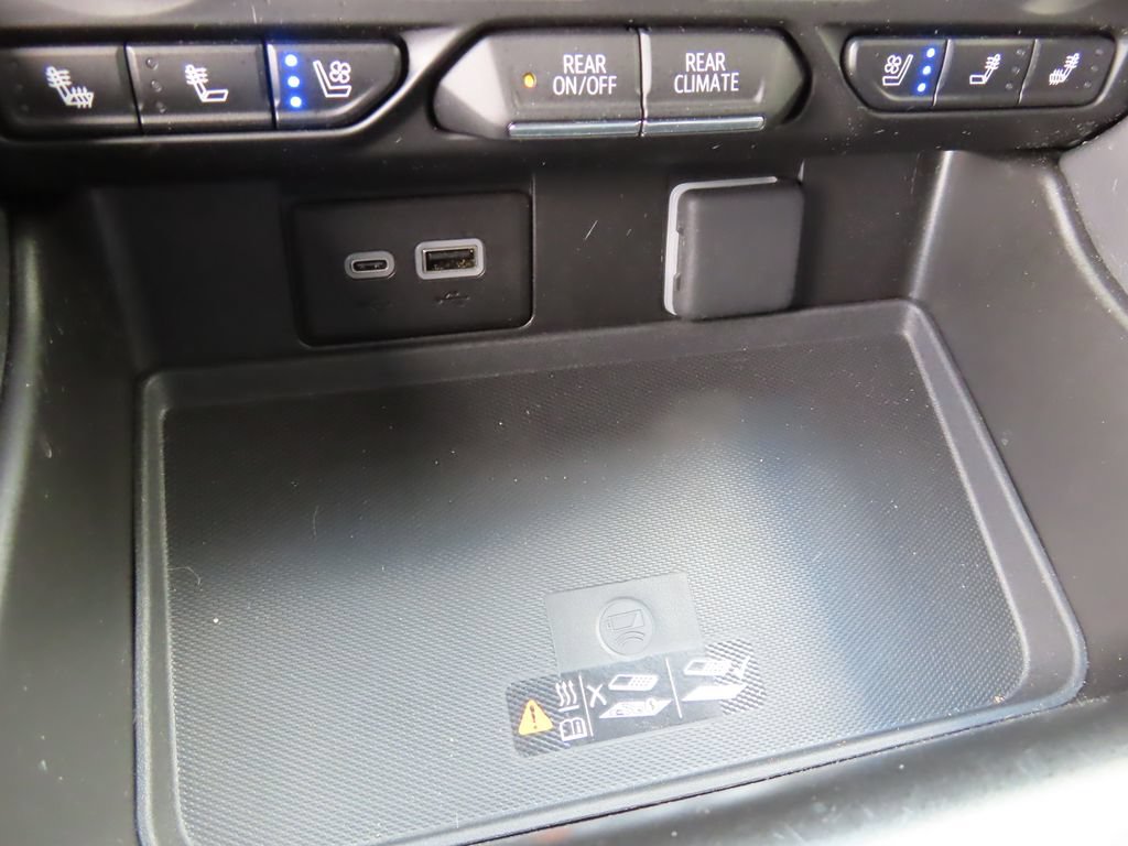 Certified 2024 GMC Yukon AT4 AWD/4WD image 8