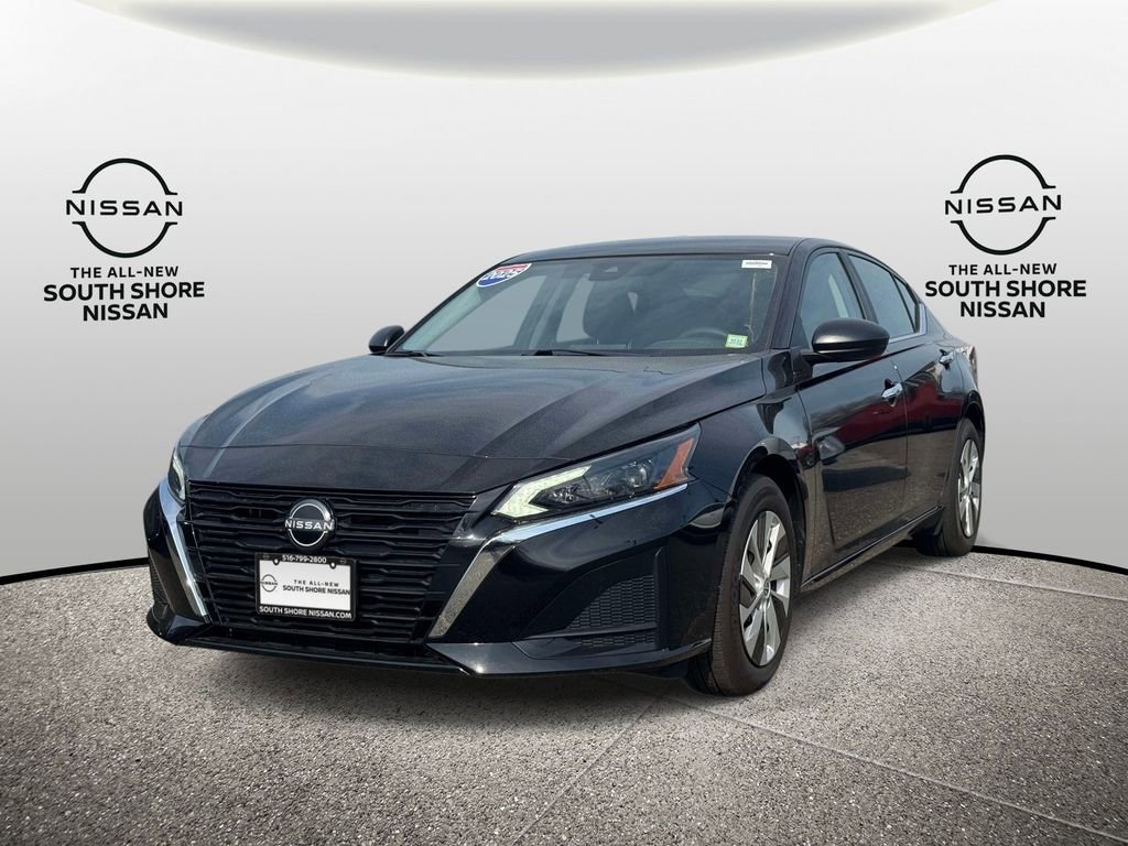 Used 2025 Nissan Altima 2.5 S FWD image 4