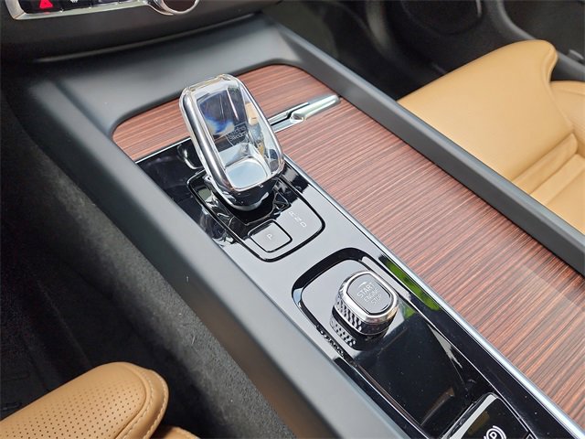 Used 2023 Volvo XC60 B5 Ultimate image 26