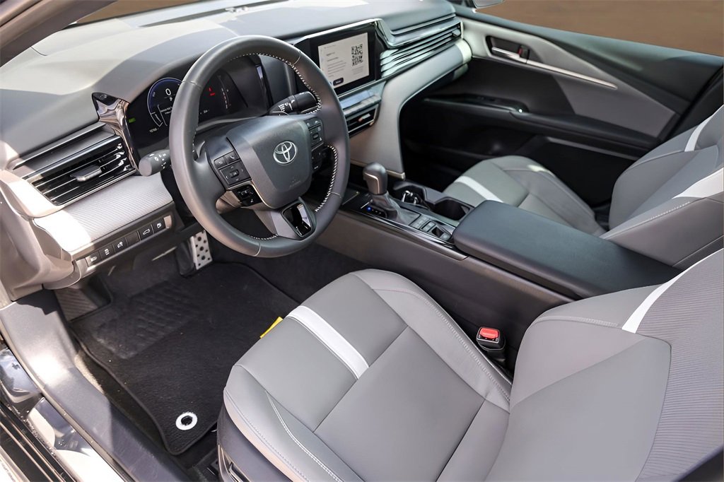 Used 2025 Toyota Camry SE w/ Convenience Package image 10