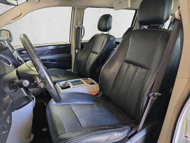 Used 2016 Chrysler Town & Country Touring FWD image 14