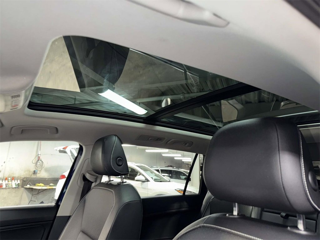 Used 2021 Volkswagen Tiguan SE image 21