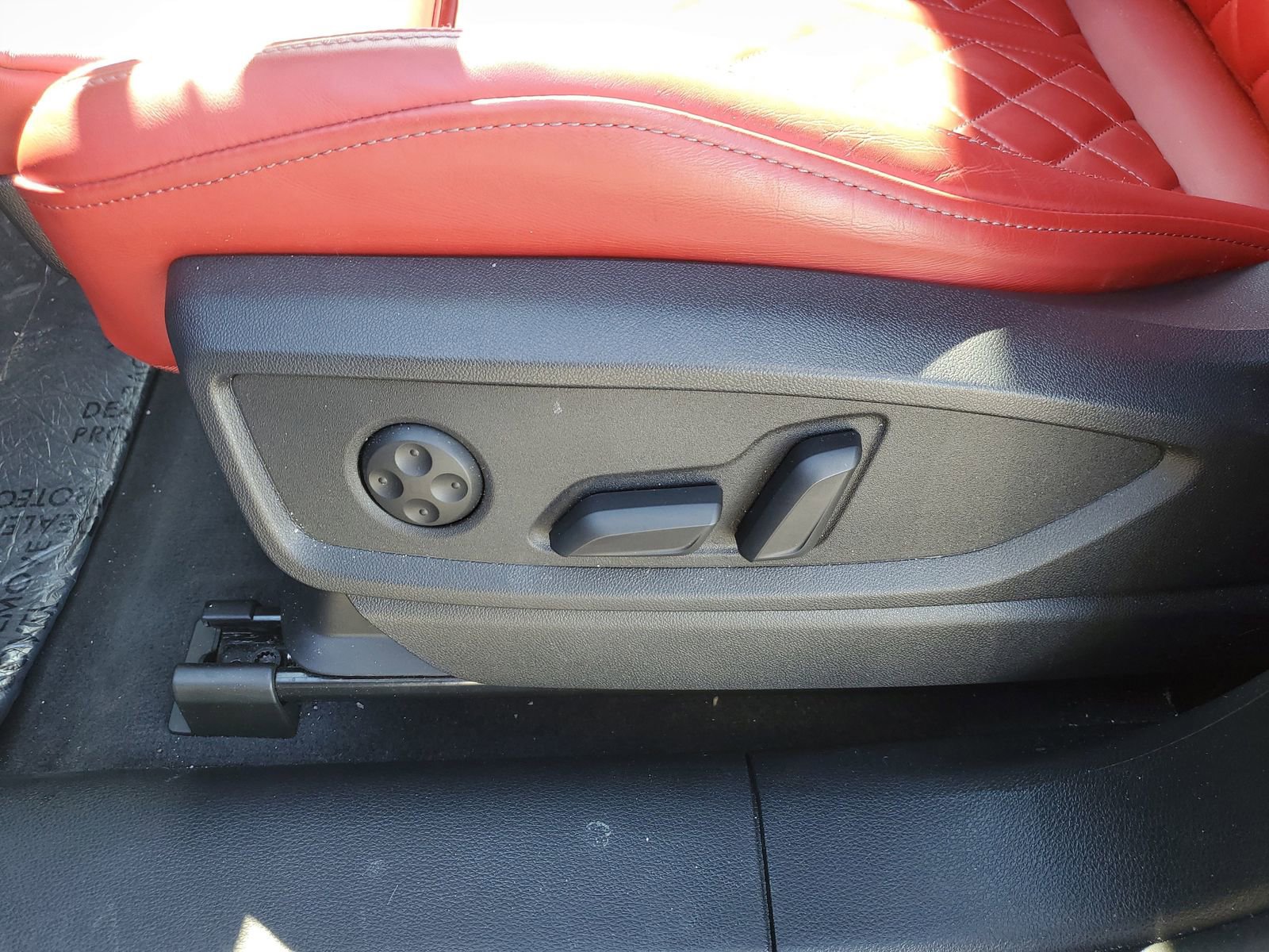 Used 2025 Audi SQ5 Premium Plus w/ Premium Plus Package image 19