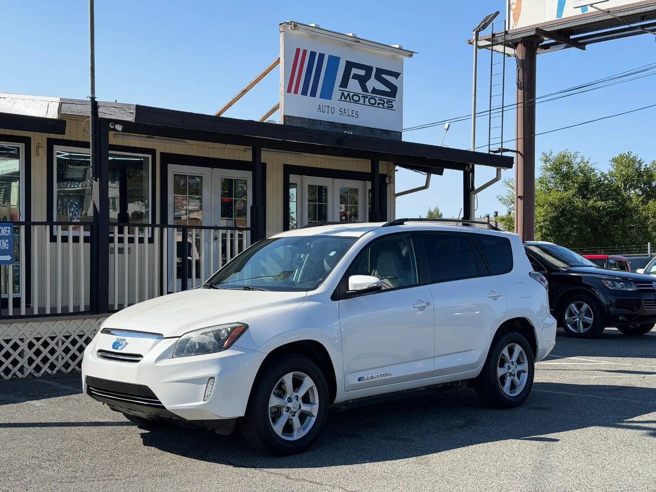 Used 2014 Toyota RAV4 EV FWD image 2