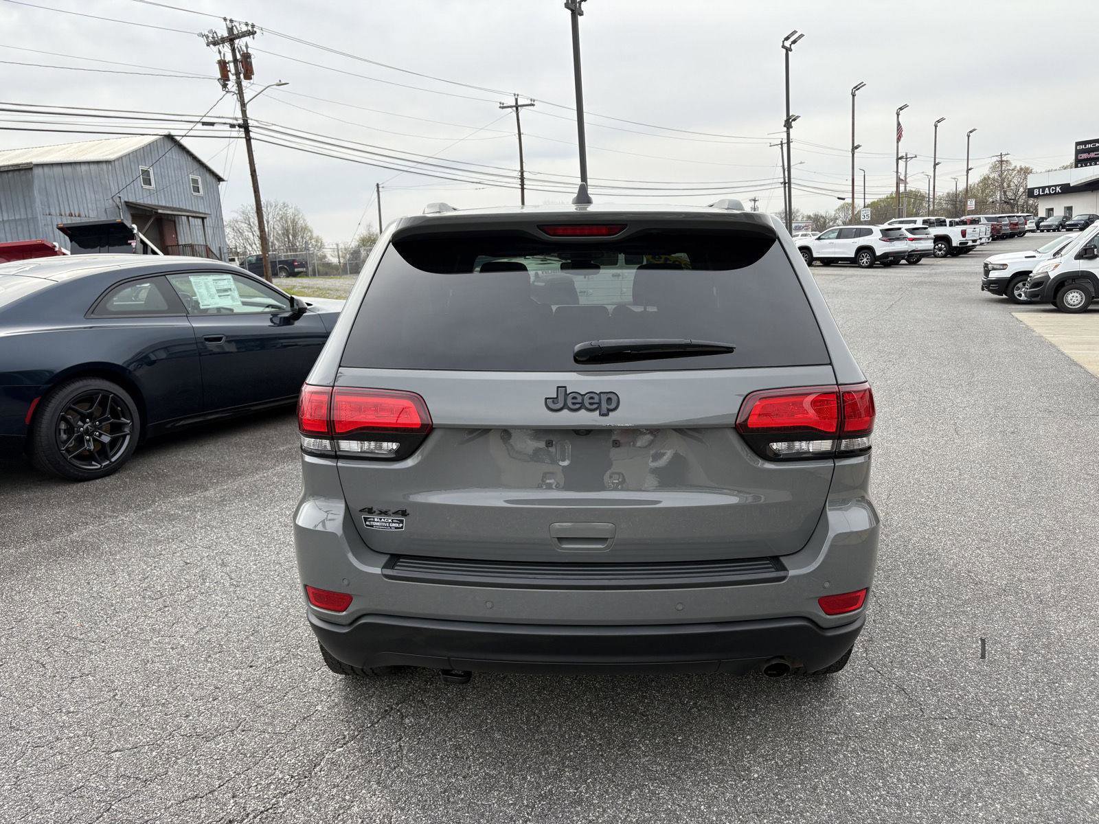 Used 2019 Jeep Grand Cherokee Laredo image 5