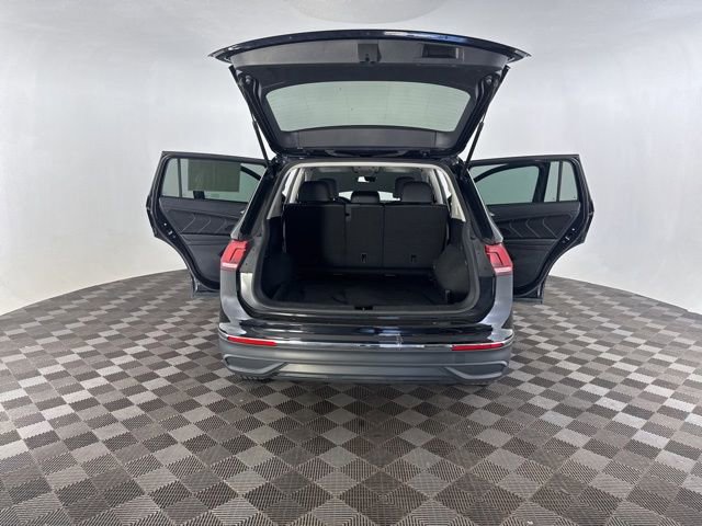 Used 2022 Volkswagen Tiguan SE AWD/4WD image 15