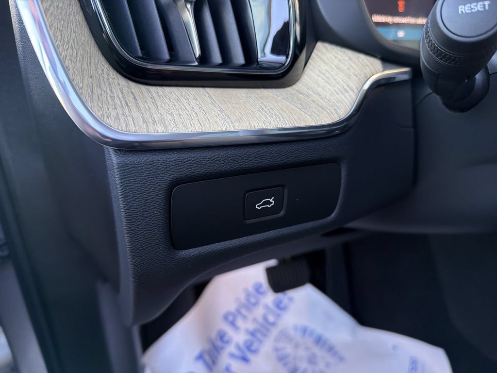 New 2026 Volvo XC60 B5 Plus w/ Climate Package AWD/4WD image 17