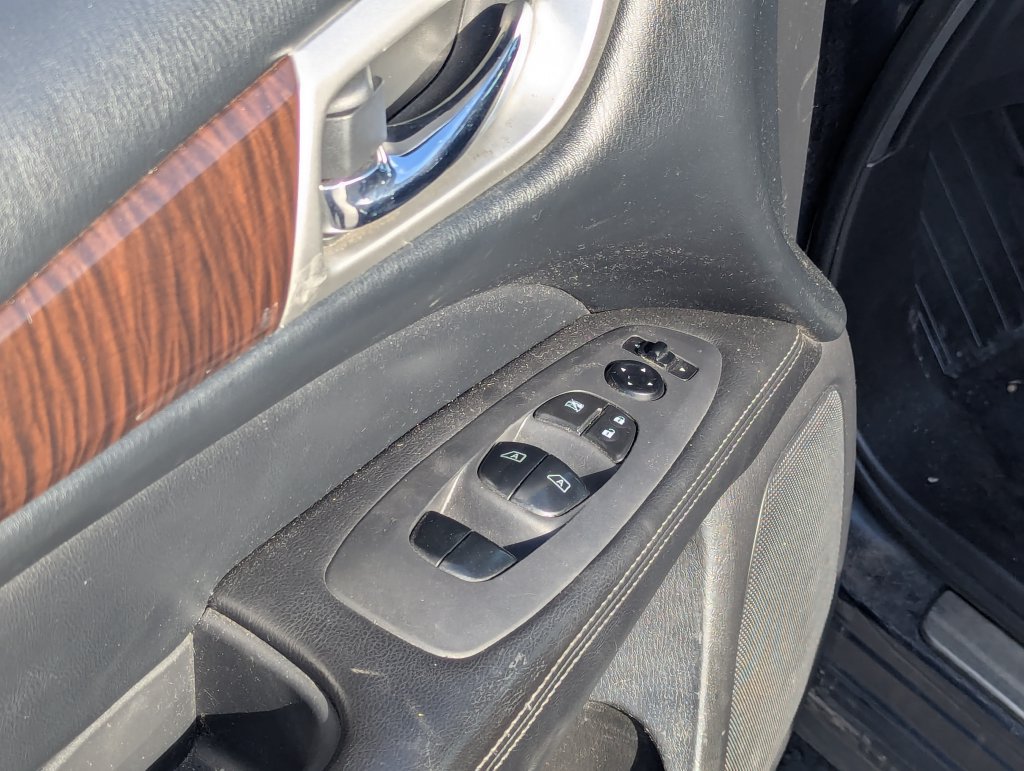 Used 2013 Nissan Pathfinder SL AWD/4WD image 17