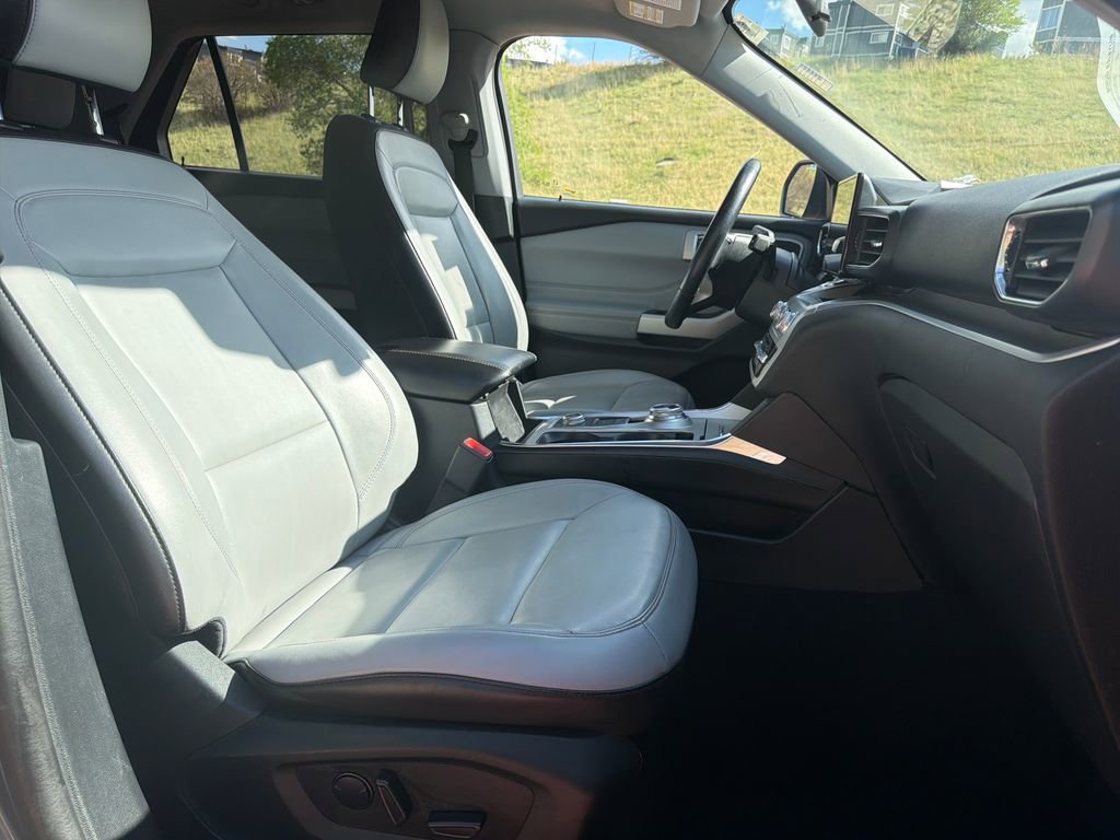 Used 2021 Ford Explorer XLT w/ Equipment Group 202A AWD/4WD image 39