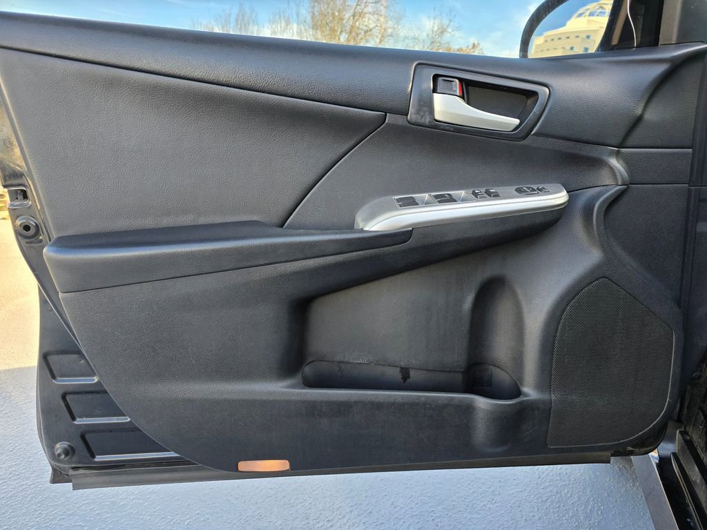 Used 2013 Toyota Camry SE image 22