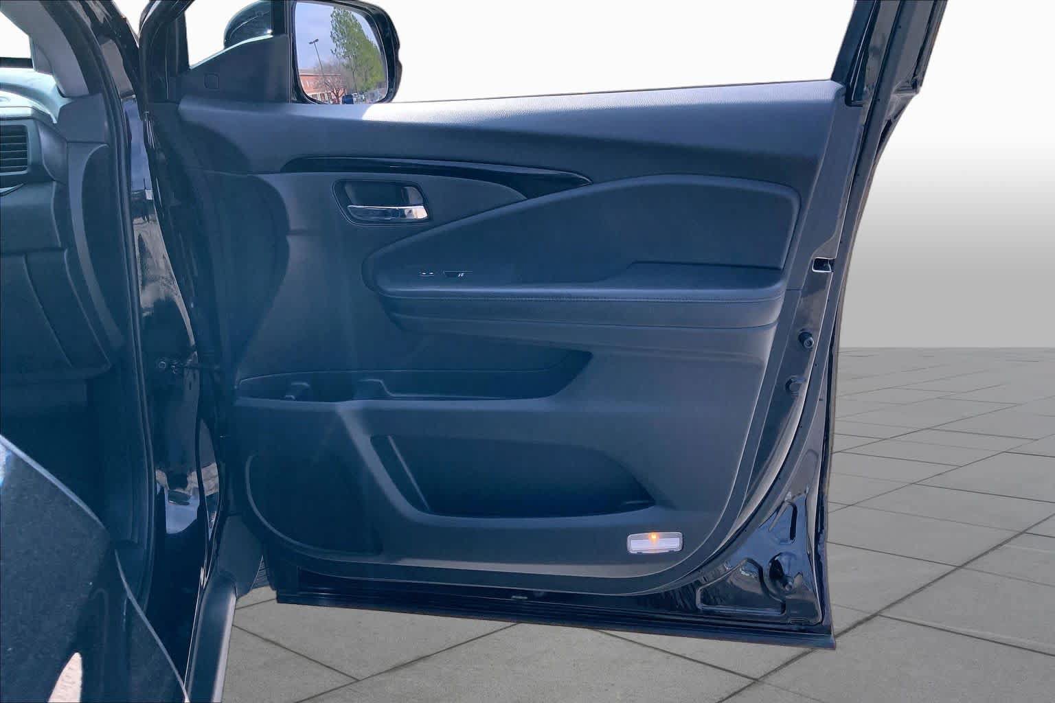 Certified 2017 Honda Pilot Elite image 23