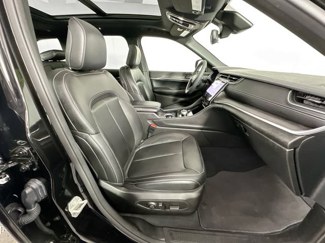 Used 2024 Jeep Grand Cherokee Limited w/ Black Appearance Package AWD/4WD image 30