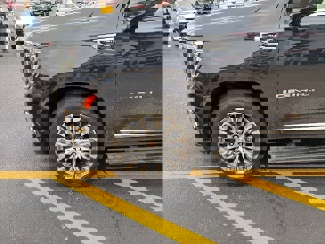 Used 2021 GMC Yukon Denali w/ Denali Premium Package image 11