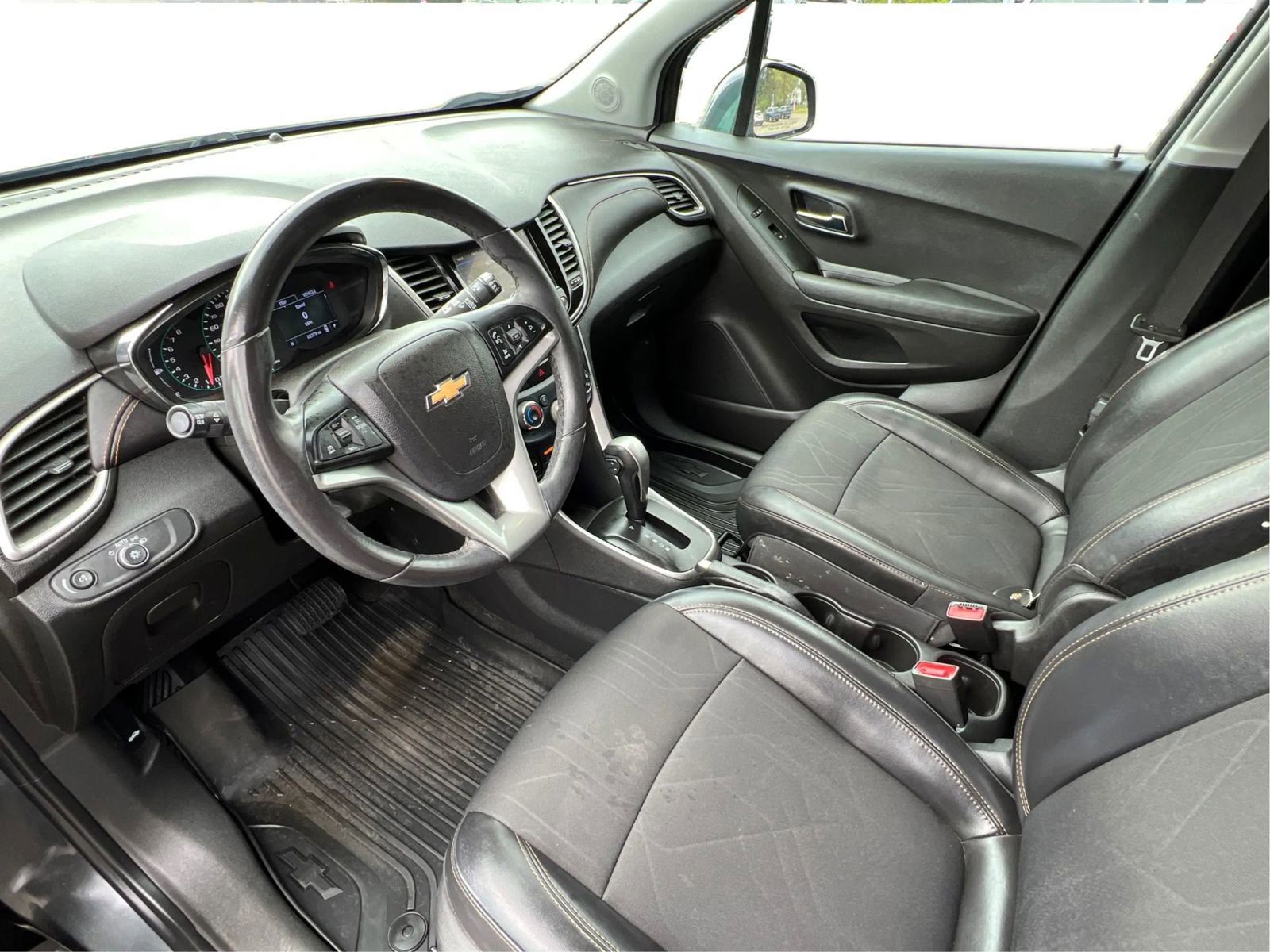 Used 2020 Chevrolet Trax LT w/ Driver Confidence Package FWD image 9