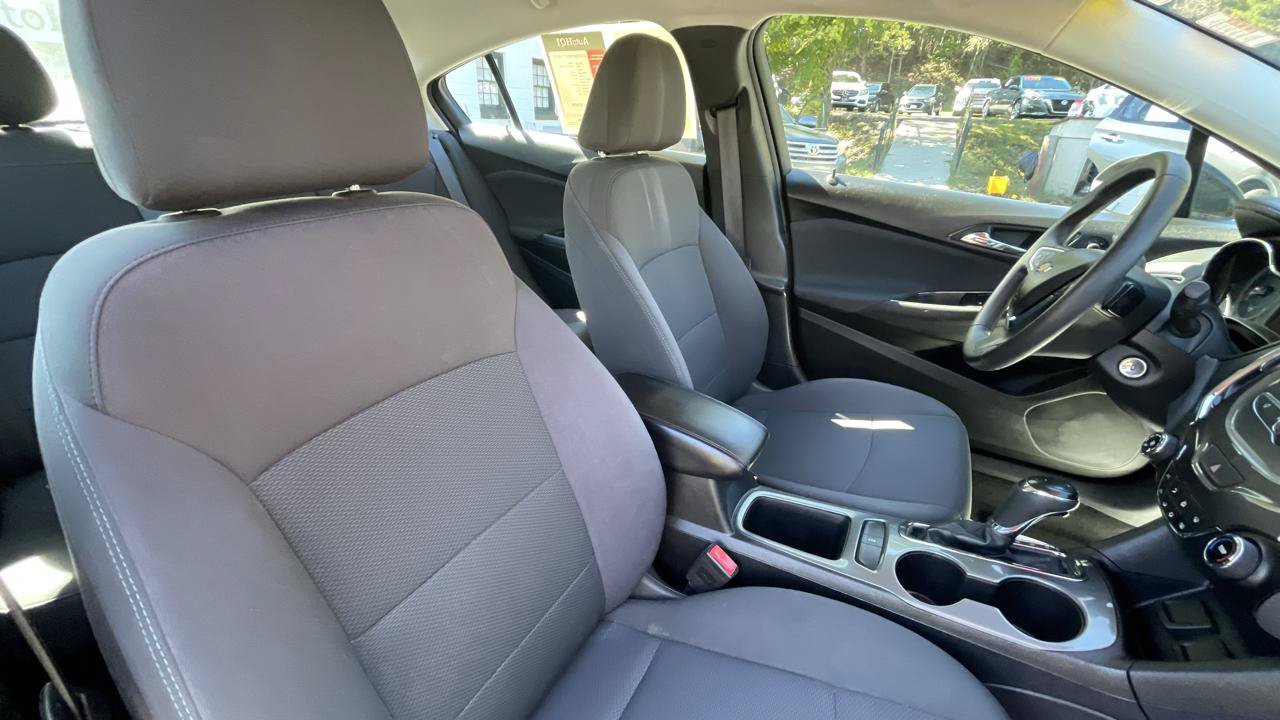 Used 2018 Chevrolet Cruze LT FWD image 28