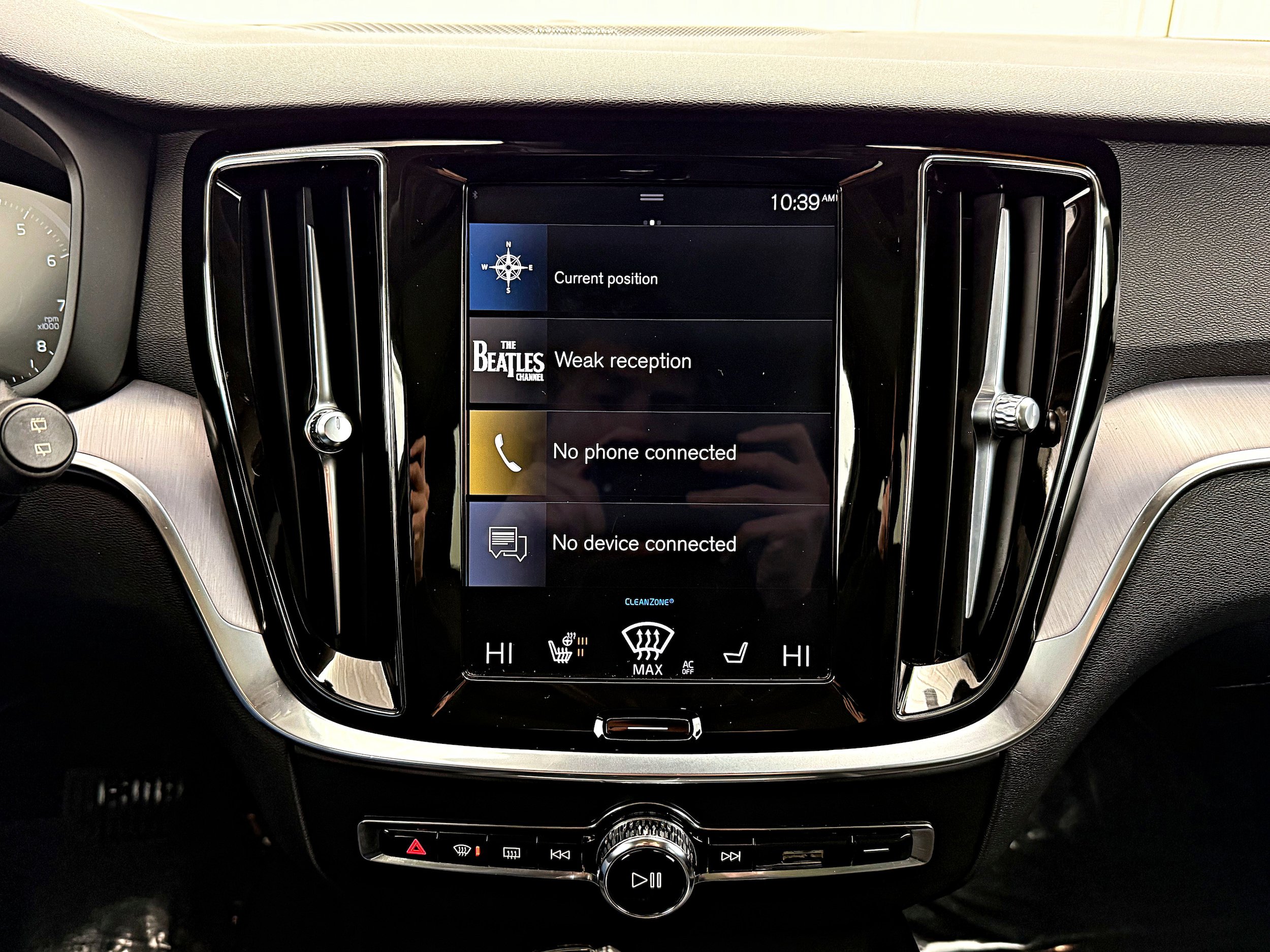 Used 2020 Volvo V60 T5 Cross Country image 12