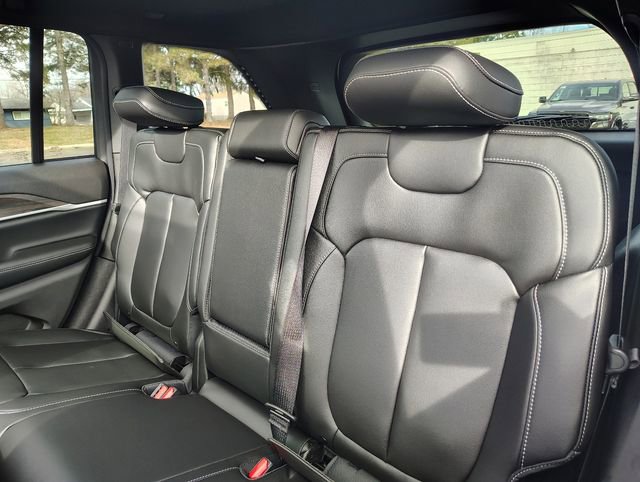 New 2026 Jeep Grand Cherokee Limited w/ Limited Altitude Package AWD/4WD image 30