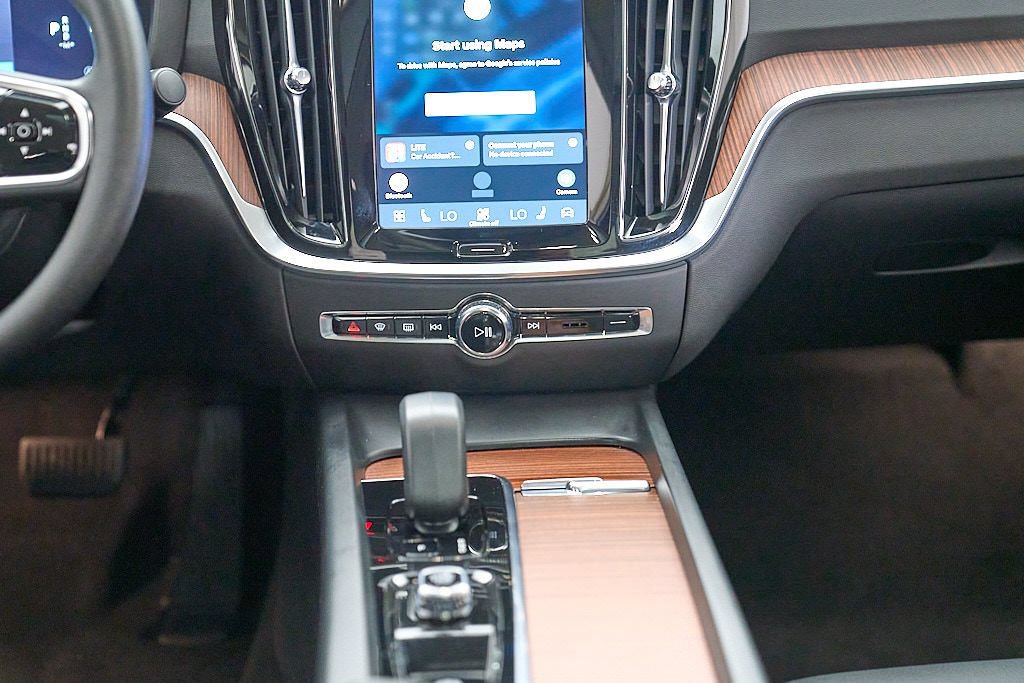 Certified 2024 Volvo S60 B5 Plus AWD/4WD image 26
