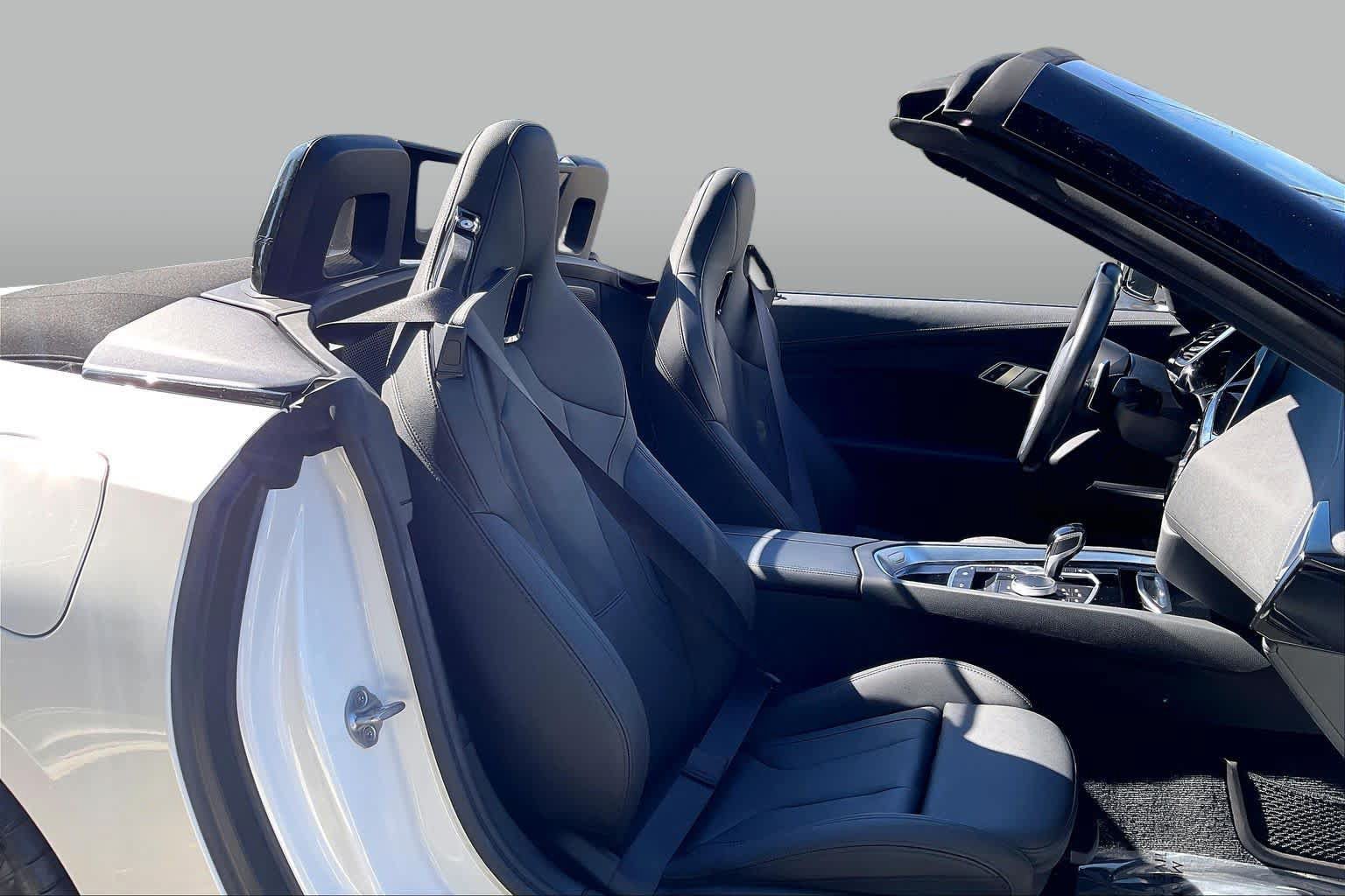 Used 2023 BMW Z4 sDrive30i w/ Convenience Package RWD image 8