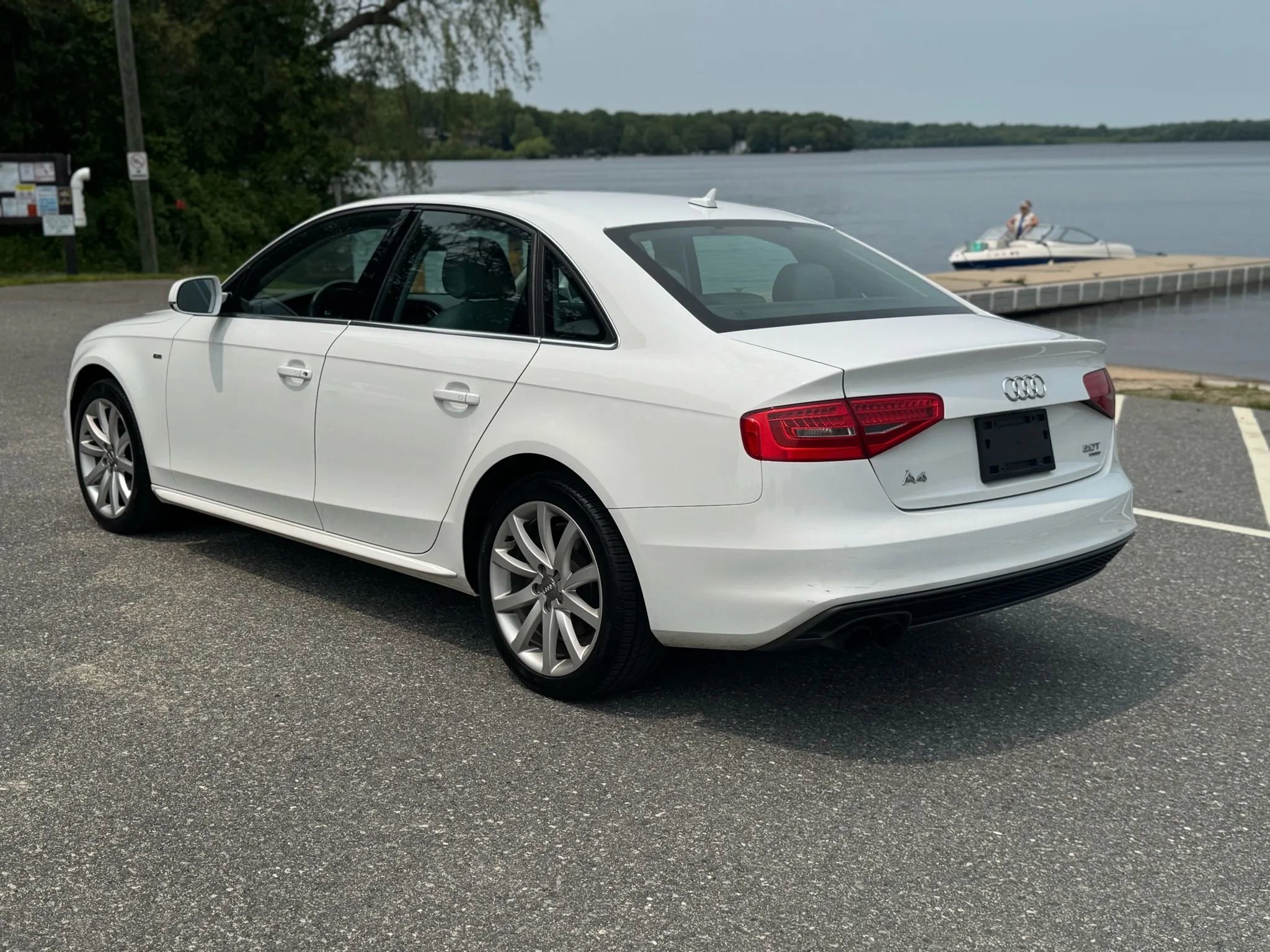 Used 2014 Audi A4 2.0T Premium w/ Audi MMI Navigation image 4
