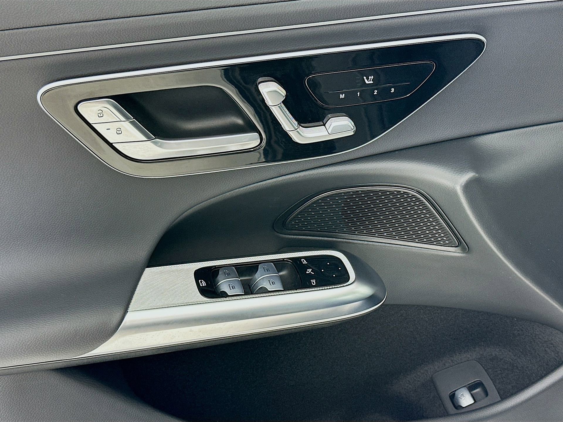 Used 2025 Mercedes-Benz E 350 Sedan image 19