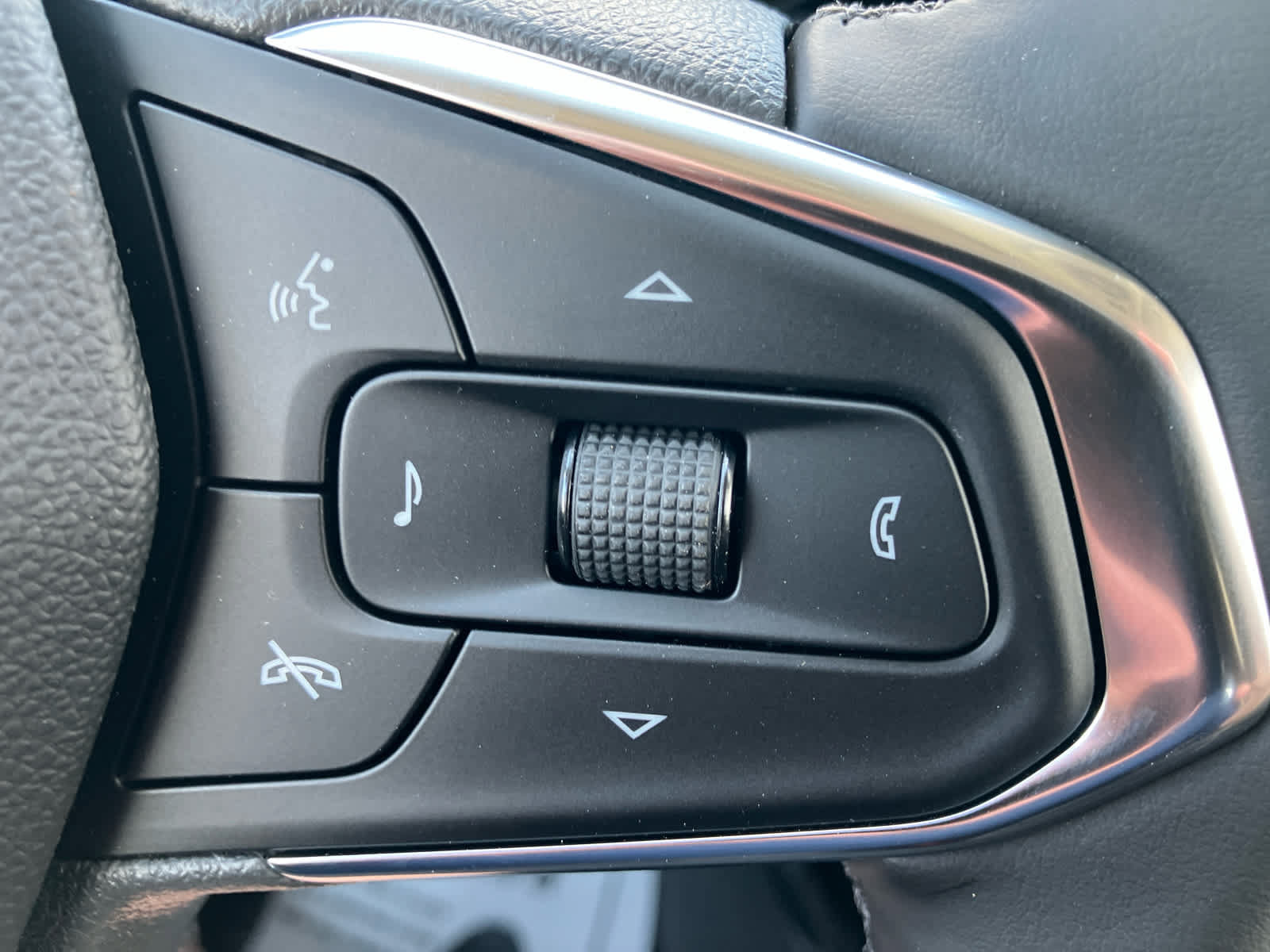 New 2026 Chevrolet Trax ACTIV w/ Sunroof Package FWD image 18