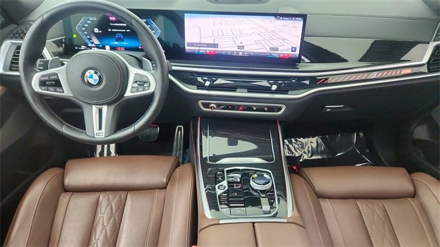 Used 2025 BMW X7 M60i image 40