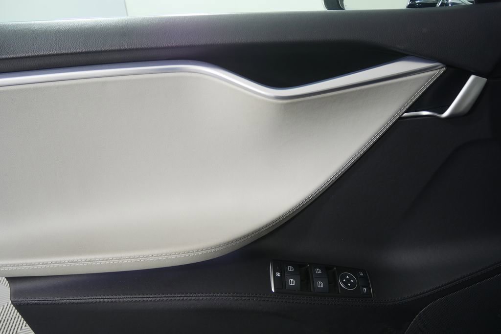 Used 2013 Tesla Model S Performance image 8