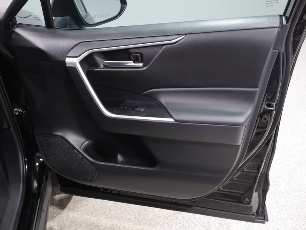 Used 2025 Toyota RAV4 XLE FWD image 23