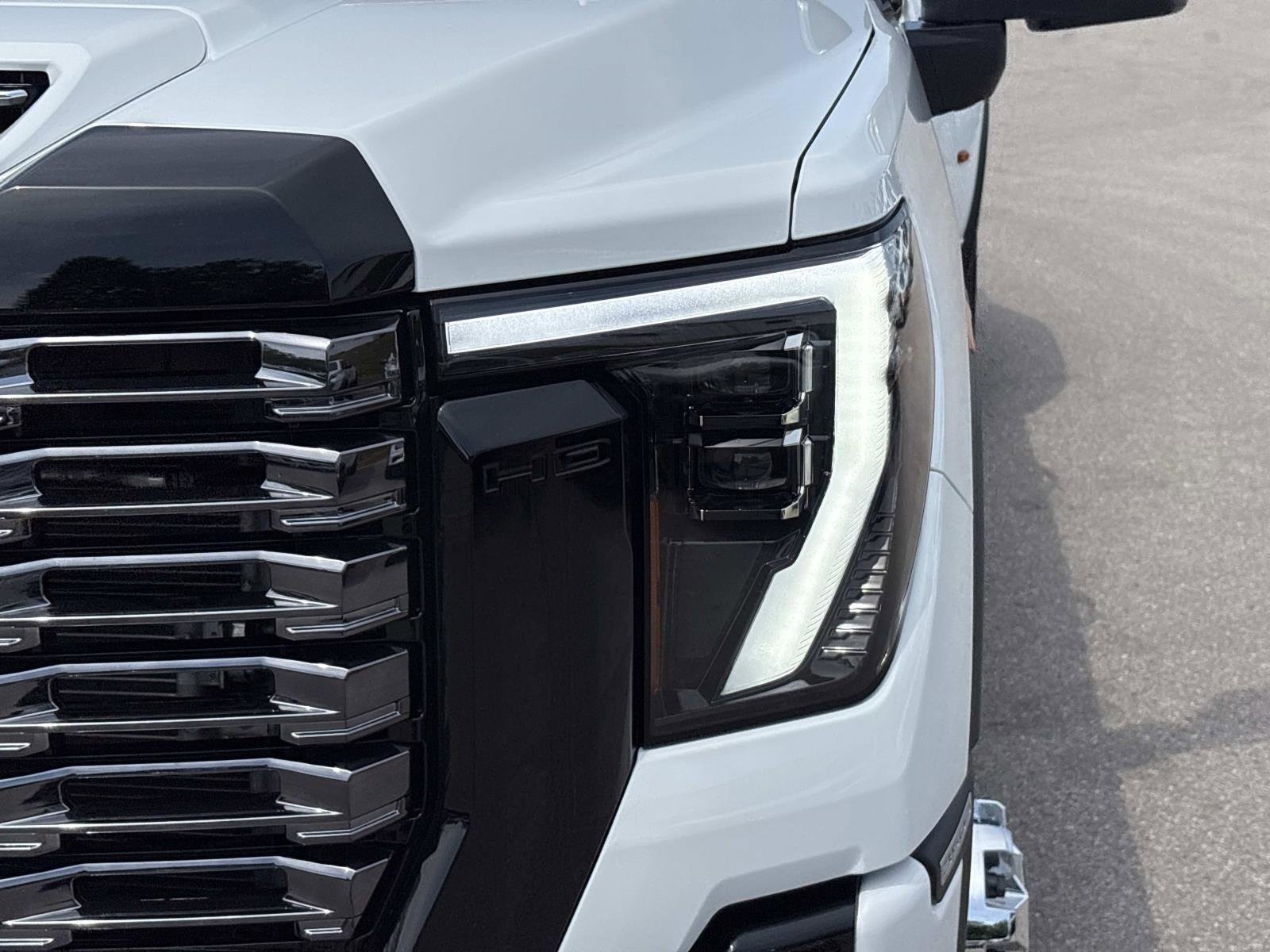 Used 2026 GMC Sierra 3500 Denali Ultimate AWD/4WD image 11