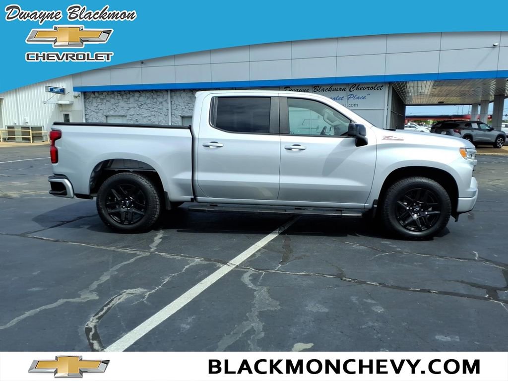 Used 2022 Chevrolet Silverado 1500 RST w/ Convenience Package II AWD/4WD image 2