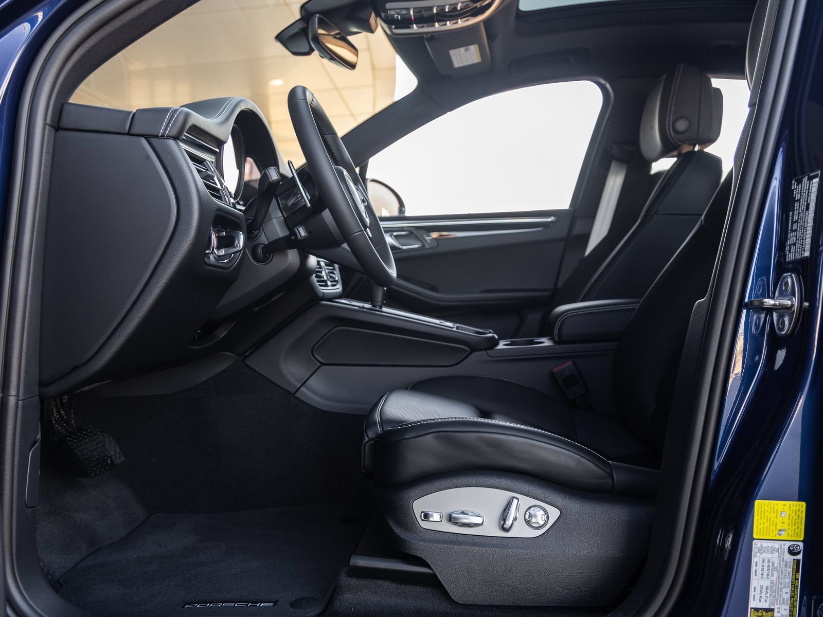 Certified 2026 Porsche Macan Turbo AWD/4WD image 25