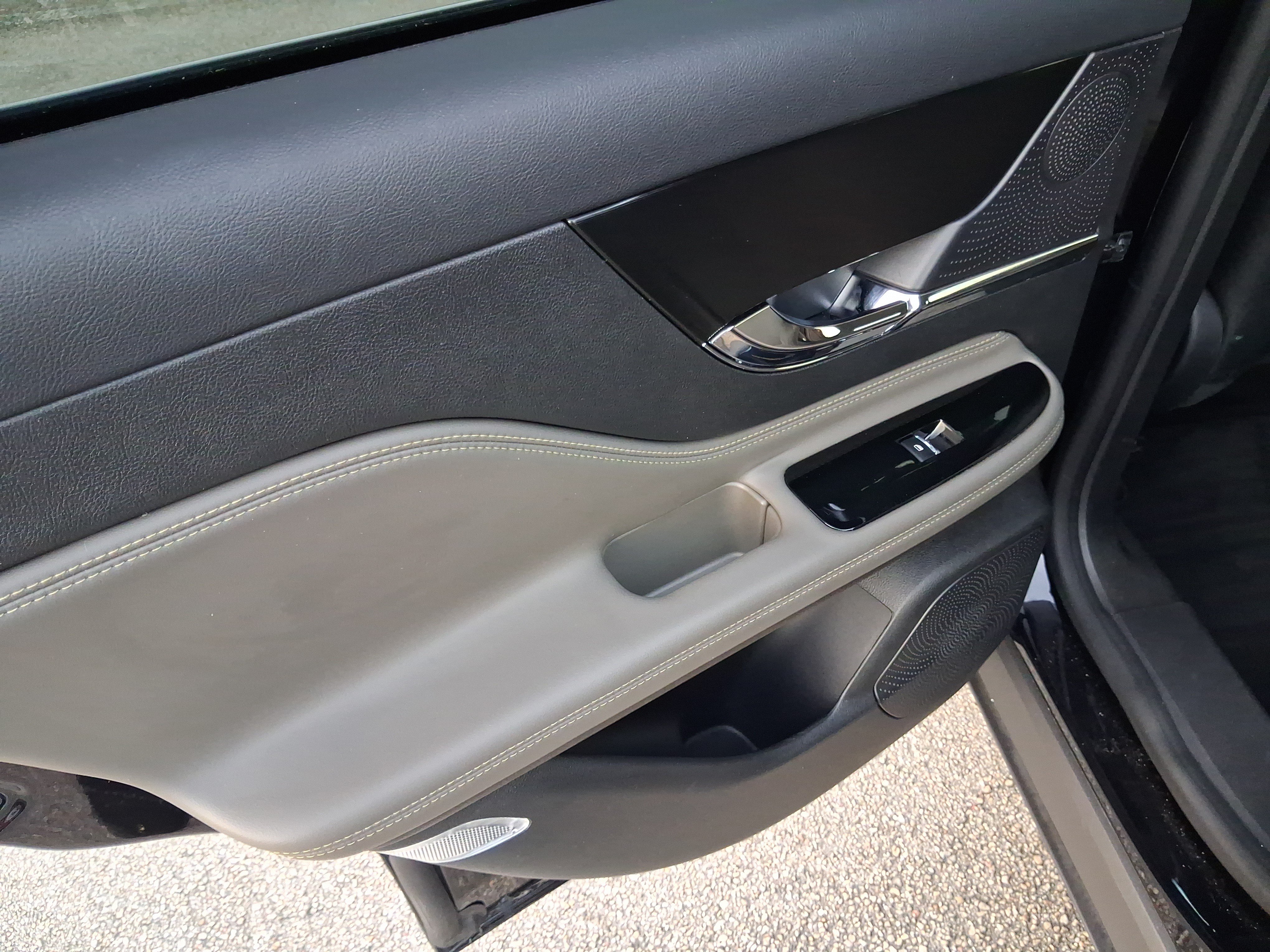 Certified 2024 Lincoln Corsair FWD image 9