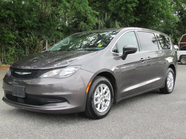 Certified 2023 Chrysler Voyager LX FWD image 3