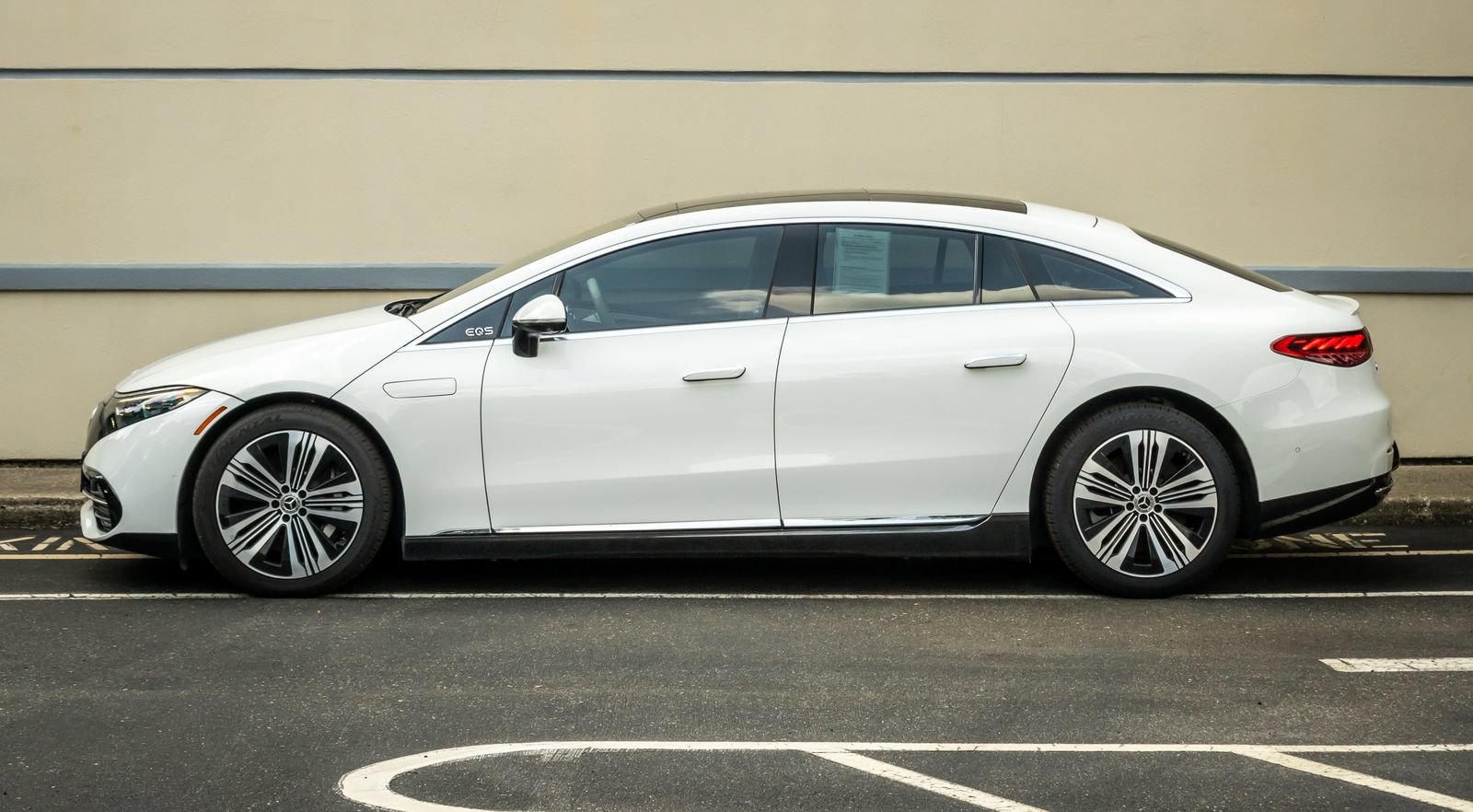 Used 2022 Mercedes-Benz EQS 450+ Sedan image 4