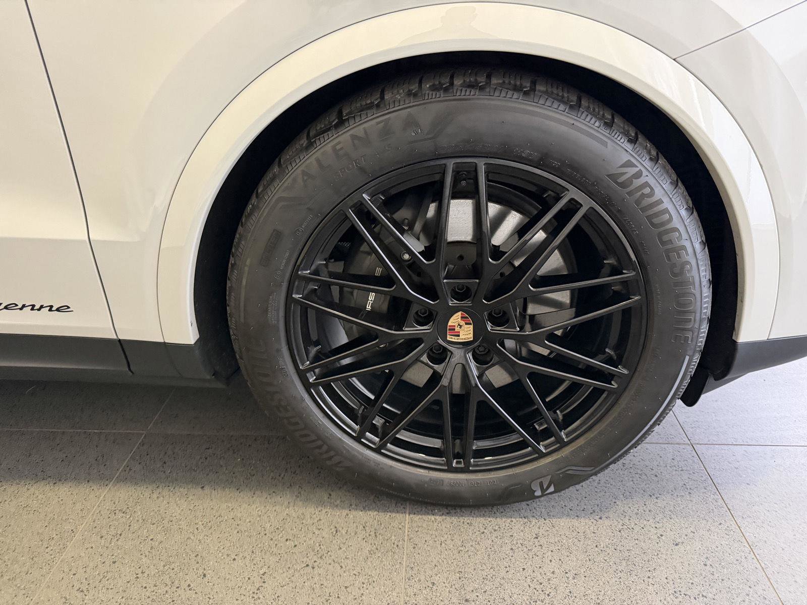 Certified 2025 Porsche Cayenne Coupe image 13