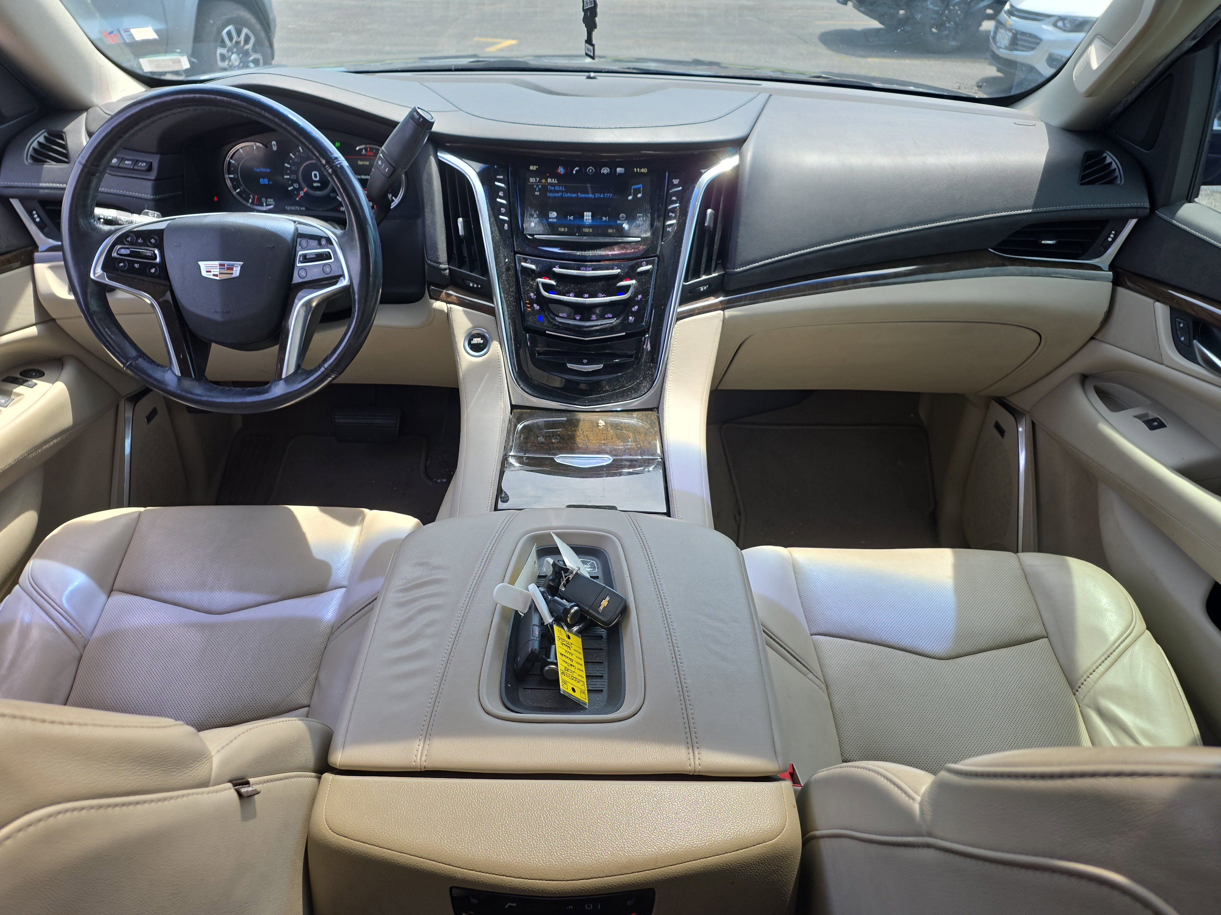 Used 2018 Cadillac Escalade Luxury AWD/4WD image 11