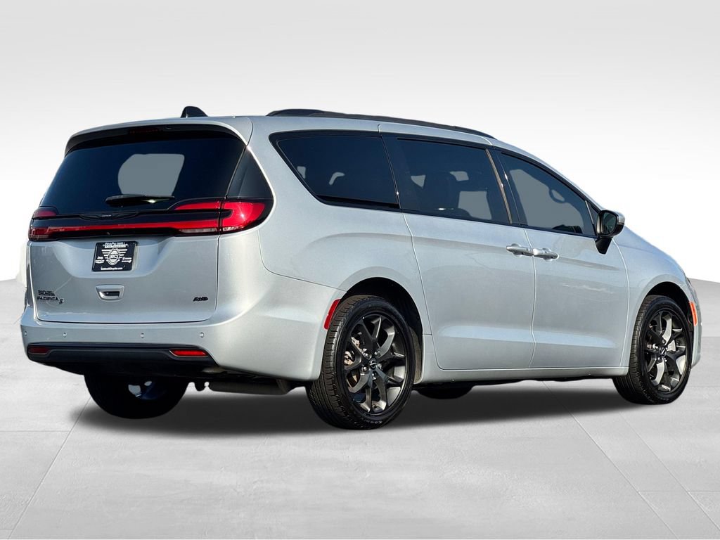 Used 2023 Chrysler Pacifica Touring-L w/ S Appearance Package AWD/4WD image 7