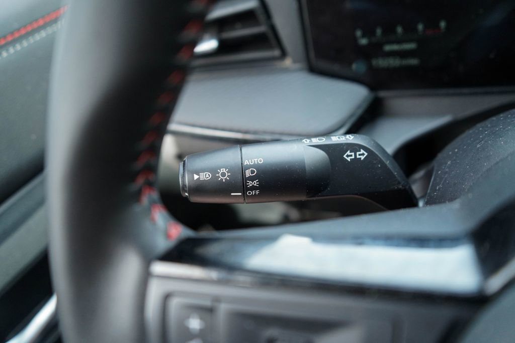 Used 2025 Nissan Kicks SR w/ SR Premium Package image 30