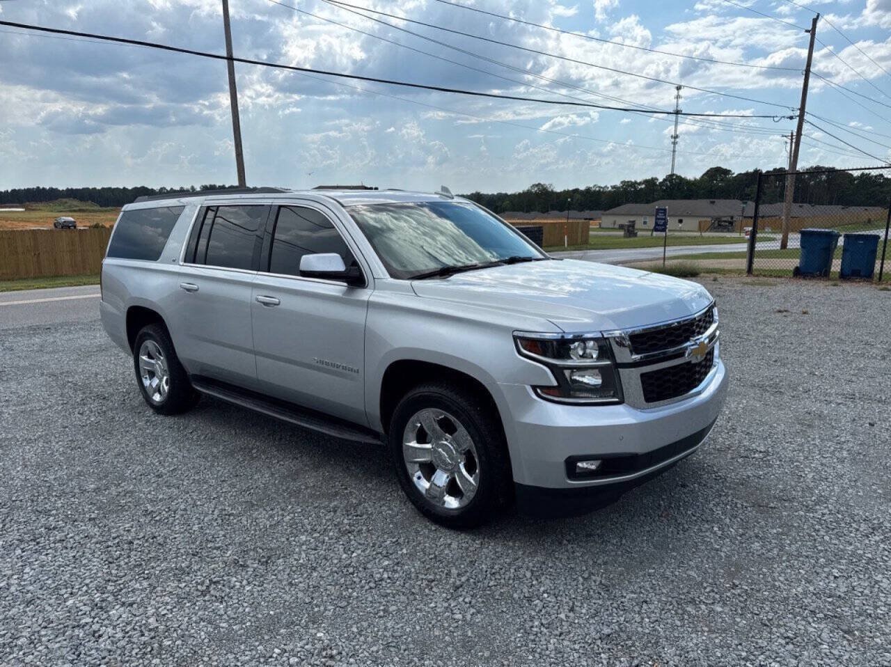 Used 2017 Chevrolet Suburban LT w/ Luxury Package RWD image 5