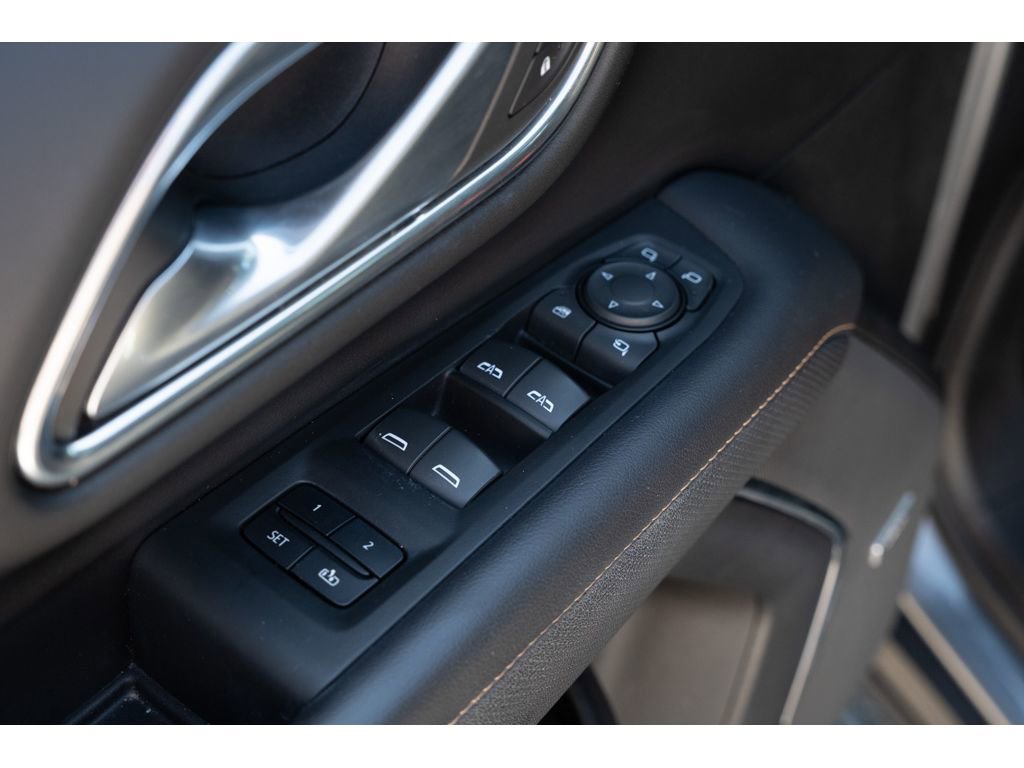Used 2022 GMC Yukon XL AT4 AWD/4WD image 14