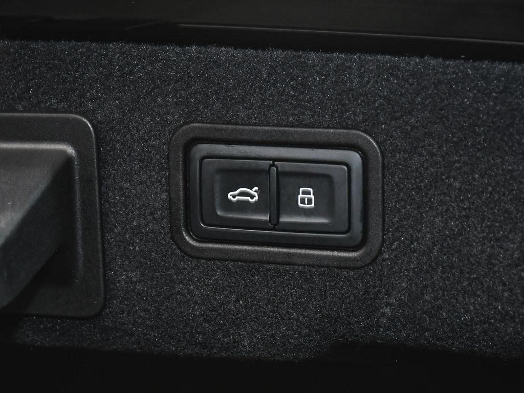Used 2023 Audi S8 w/ S8 Executive Package AWD/4WD image 75