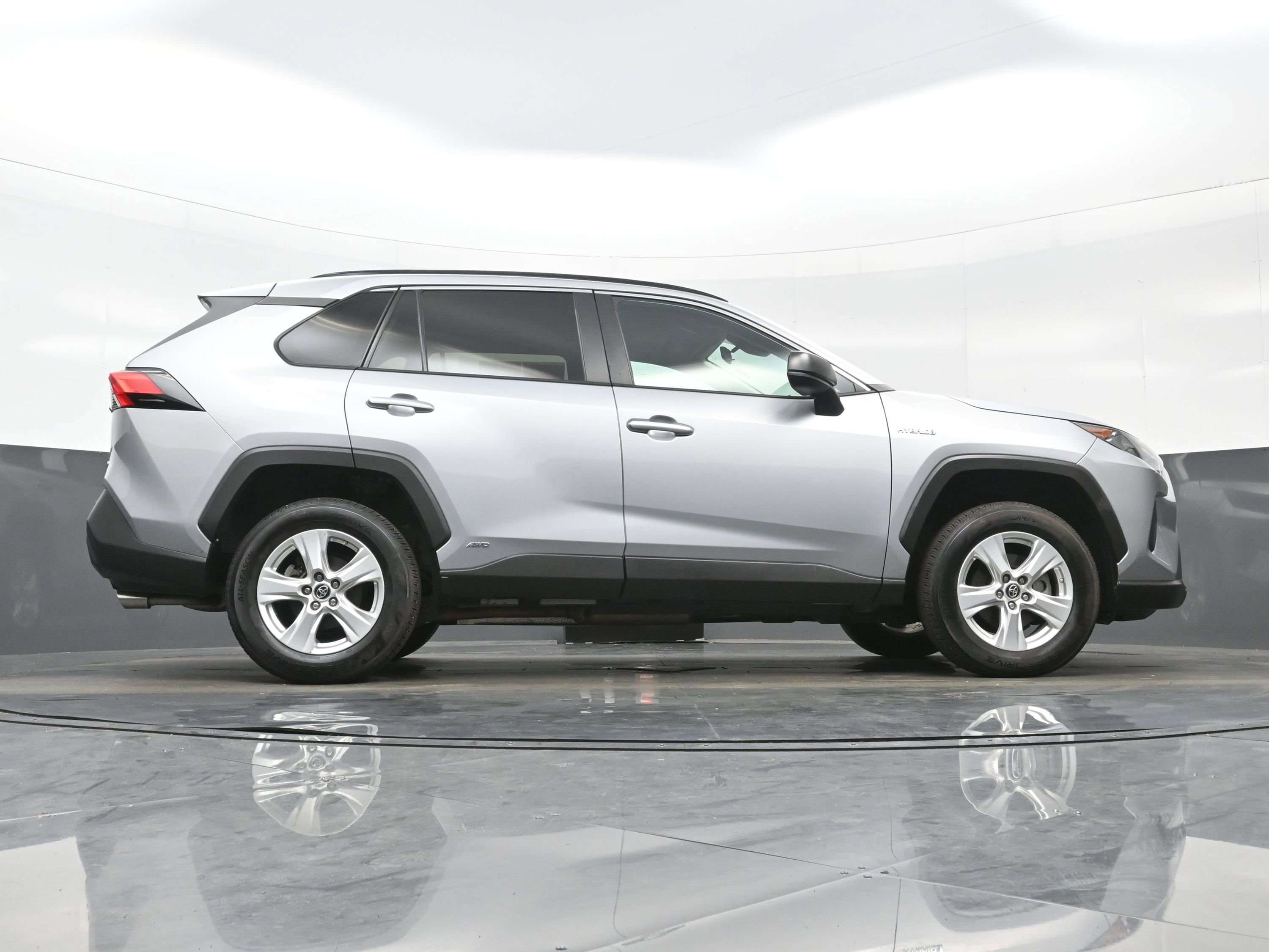 Used 2021 Toyota RAV4 LE image 31