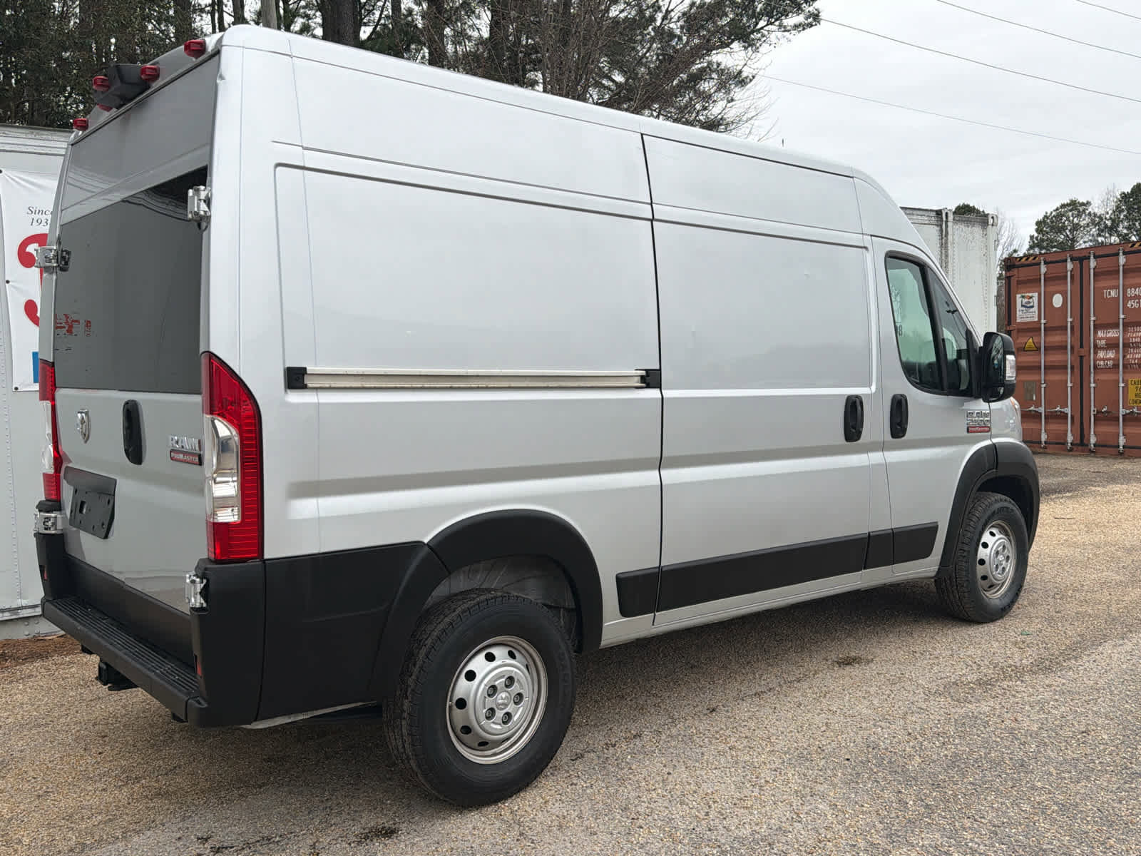 Used 2021 RAM ProMaster 2500 w/ Convenience Group FWD image 3