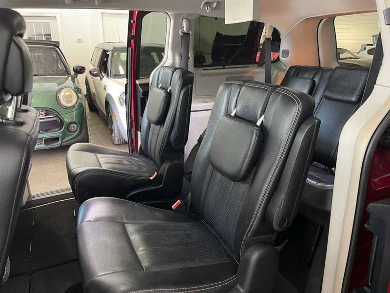 Used 2015 Chrysler Town & Country Touring-L w/ Driver Convenience Group FWD image 76