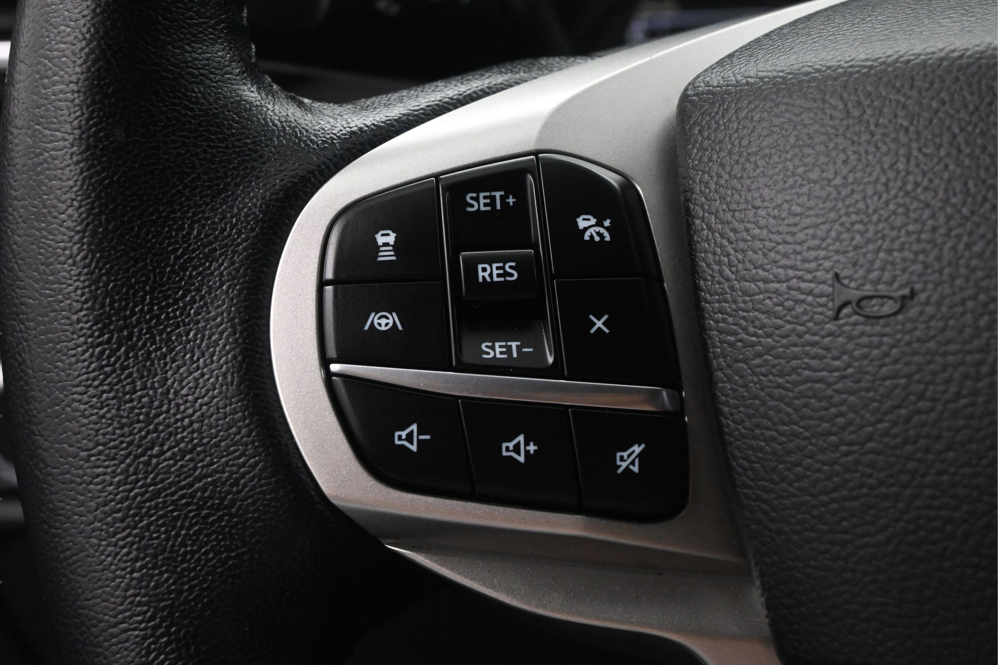 Used 2021 Ford Explorer XLT w/ Equipment Group 202A RWD image 17