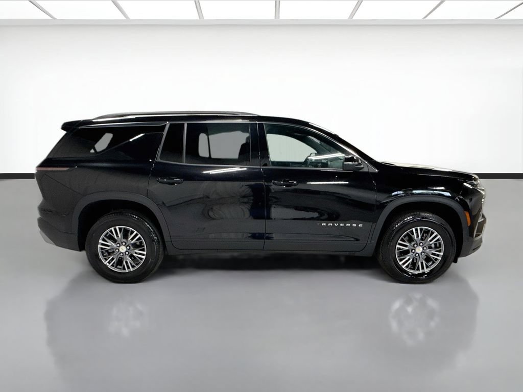 Used 2026 Chevrolet Traverse LT w/ LPO, Floor Liner Package FWD image 5