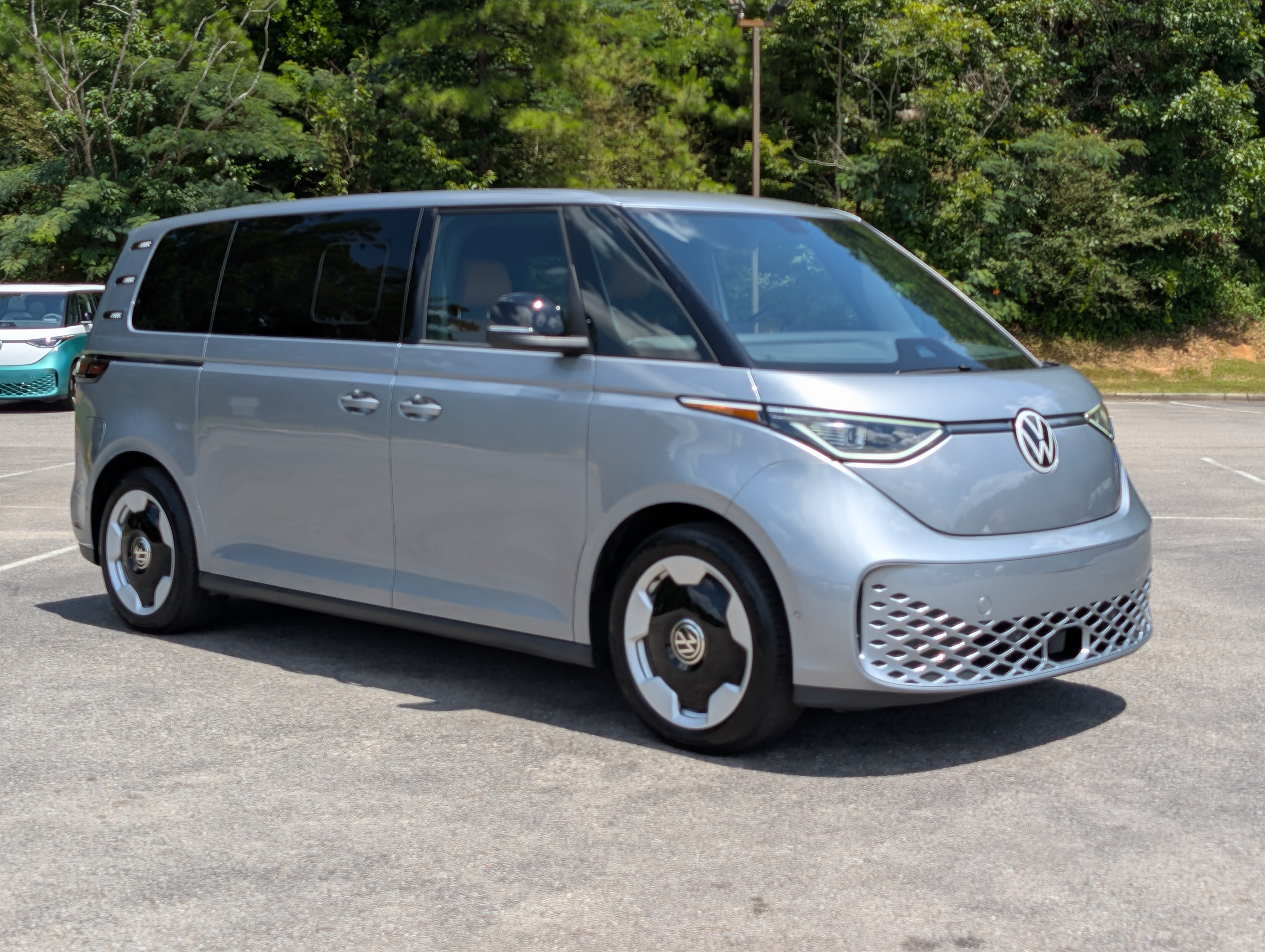 Used 2025 Volkswagen ID. Buzz Pro S Plus RWD image 11