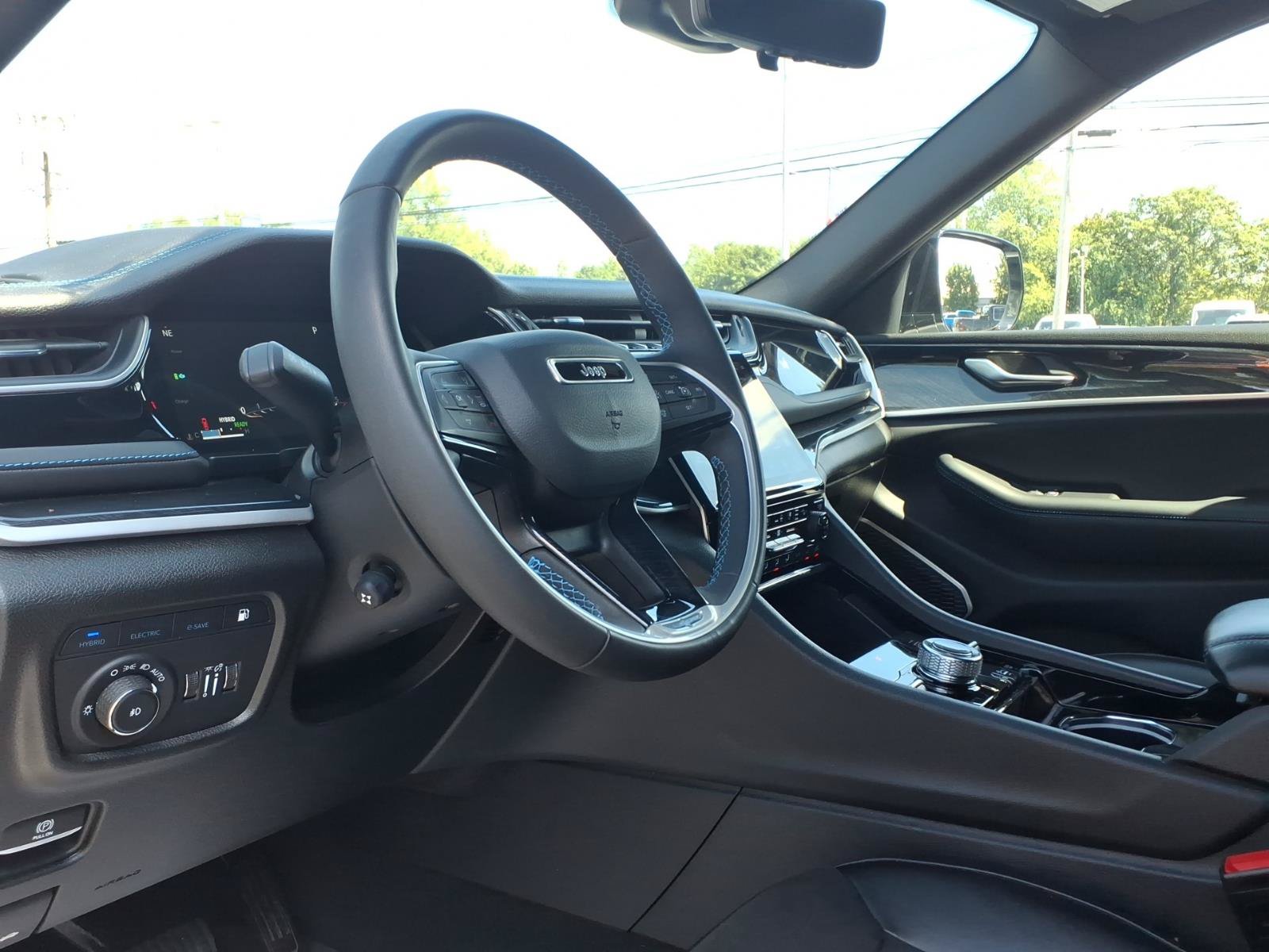 Certified 2023 Jeep Grand Cherokee Trailhawk w/ Luxury Tech Group III AWD/4WD image 20