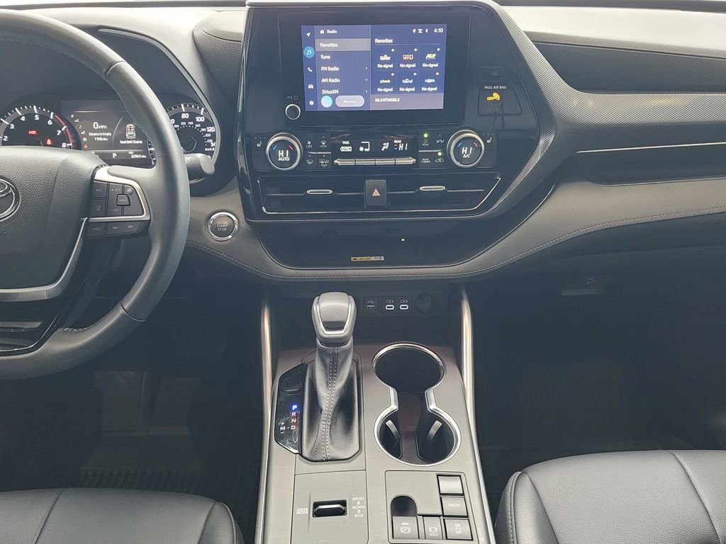 Used 2023 Toyota Highlander XSE FWD image 12